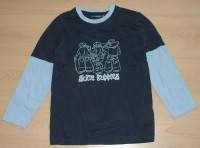 Tmavomodro-modré triko s obrázkem ve. 10-11 let