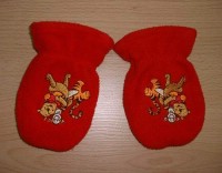 Červené fleecové rukavičky s Půem