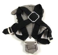 Černo-bílé kostkované nosítko na miminko 
