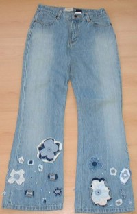Modré riflové kalhoty s kytičkami zn. Gap vel. 16 let