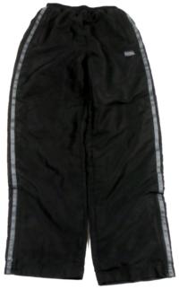 Černé šusťákové oteplené kalhoty s logem zn. Lonsdale