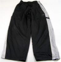 Černo-šedé šusťákové kalhoty s kapsami 