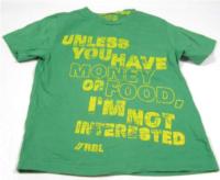 Zelené tričko s nápisem 