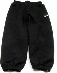 Černé šusťákové oteplené kalhoty s písmenkem zn. Patrick