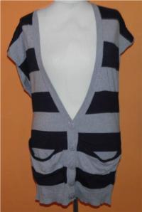 Dámský tmavomodro-šedý pruhovaný propínací svetřík s krátkými rukávy 