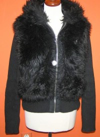 Dámská černá chlupatá bunda s kapucí 
