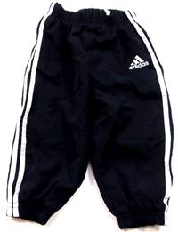 Tmavomodré šusťákové oteplené kalhoty s logem zn. Adidas