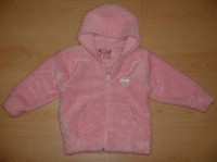 Růžový chlupatý kabátek s kapucí a srdíčkem