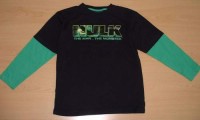 Černo-zelené triko s nápisem vel. 9/10 let