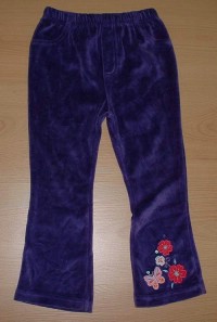 Fialové sametové kalhoty s kytičkami zn. Cherokee