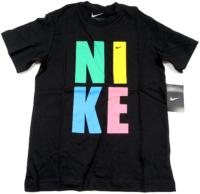 Nové - Černé sportovní tričko s nápisem zn. Nike