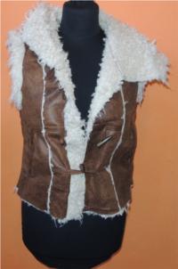 Dámská hnědá koženková zateplená vesta s kapucí zn. Ribbon 