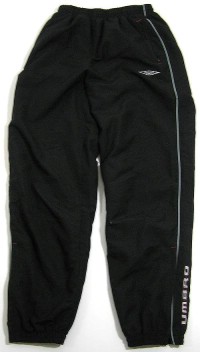 Černé šusťákové oteplené kalhoty s nápisem zn. UMBRO vel. 158 cm