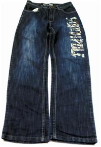Tmavomodré riflové kalhoty s nápisem ; vel.16let