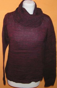 Dámský fialovo-černý svetr s rolákem