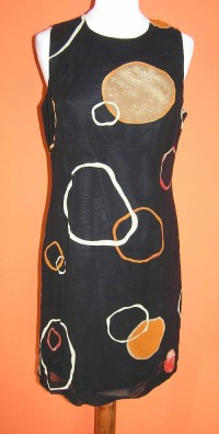 Dámské černé šaty s oranžový a béžovými kolečky