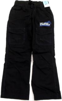 Outlet - Černé plátěné kalhoty s nápisem zn. F&F 