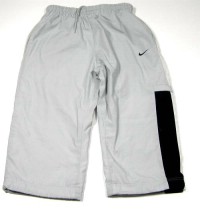 Šedé šusťákové 7/8 oteplelné kalhoty s výšivkou zn. Nike vel. 152/158 cm