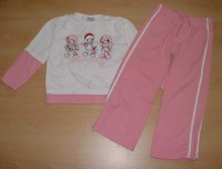 Růžové triko s obrázkem a růžové tepláčky