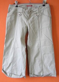 Dámské béžové plátěné 3/4 kalhoty zn. Unionbay