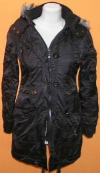 Dámský černý šusťákový zimní kabát s kapucí zn. Amisu vel. 34