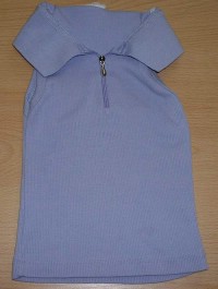 Fialové tričko s límečkem 