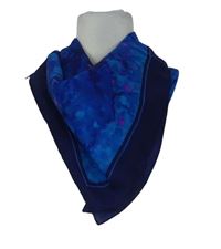 Dámský tmavomodro-modrý vzorovaný šátek 