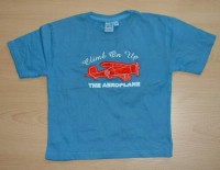 Modré tričko s letadýlkem a nápisy