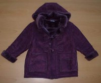 Fialový semišový kabátek s kapucí a kožíškem