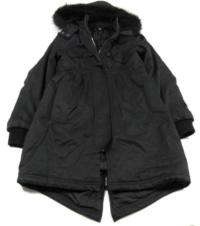 Černý šusťákový zimní kabátek a kapucí zn. Tammy 