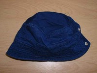 Tmavomodrý riflový klobouček