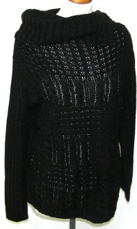 Dámský černý svetr s límcem