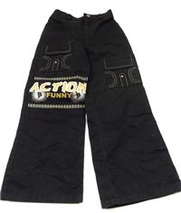 Černé riflové kapsové kalhoty s nápisem 
