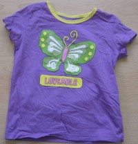 Fialové tričko s motýlkem