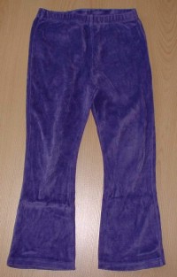 Fialové sametové kalhoty