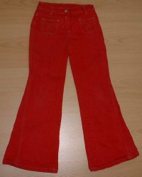 Červené riflové kalhoty