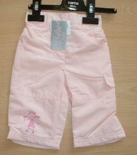 Outlet - Světlerůžové šusťákové kalhoty s podšívkou a holčičkou