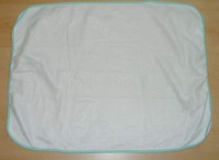Bílo-zelená fleecová deka 
