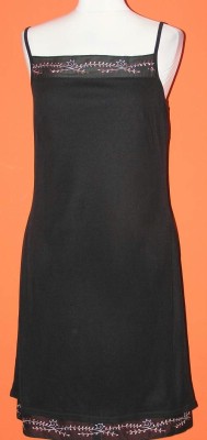 Dámské černé elegantní šaty s výšivkou