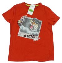 Červené tričko s potiskem s tygrem zn. F&F