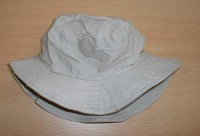 Béžový plátěný klobouček