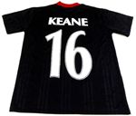 Černý dres s Keanem a číslem 