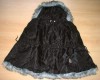Černá šusťáková zimní bundička s chlupatou kapucí