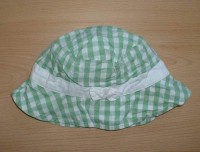 Zelený klobouček s kostičkami a mašličkou