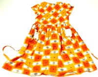 Oranžovo-bílé vzorované šaty