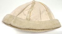 Smetanová semišová čepice s kožíškem zn. Marks&Spencer