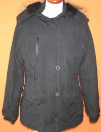 Dámská černá zimní bunda s kapucí a kožíškem