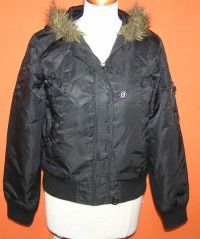 Dámská černá šusťáková zimní bunda s kapucí