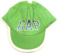 Zeleno-bílá bavlněná kšiltovka s nápisem zn. GAP; vel. 0-6 měs  