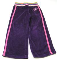 Fialovo-barevné sametové kalhoty s kytičkou 